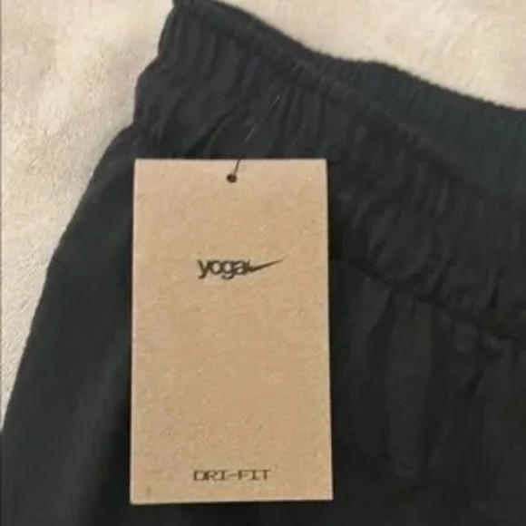 Nike Yoga Black Training 5" Shorts New with Tags Large - Picture 3 of 6